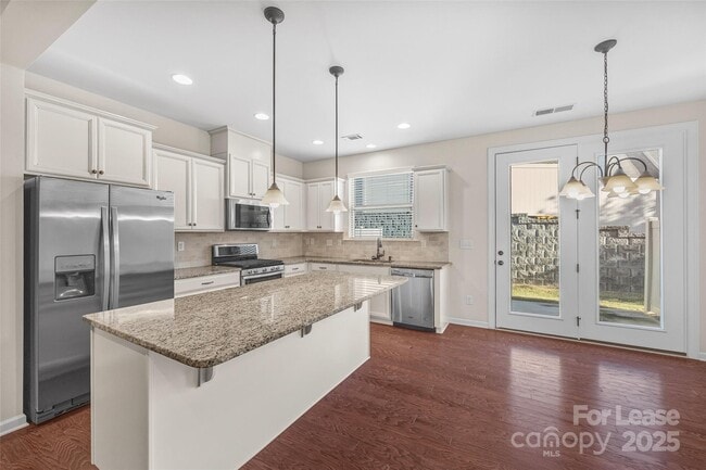 Building Photo - 1112 Roderick Dr