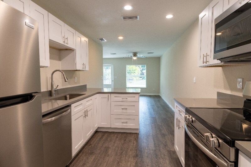 Building Photo - 2013 Fraser St