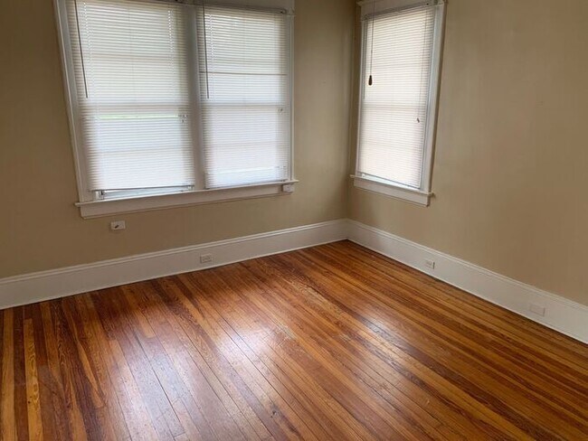 Building Photo - Beautiful Riverside Apartment - No App Fee!