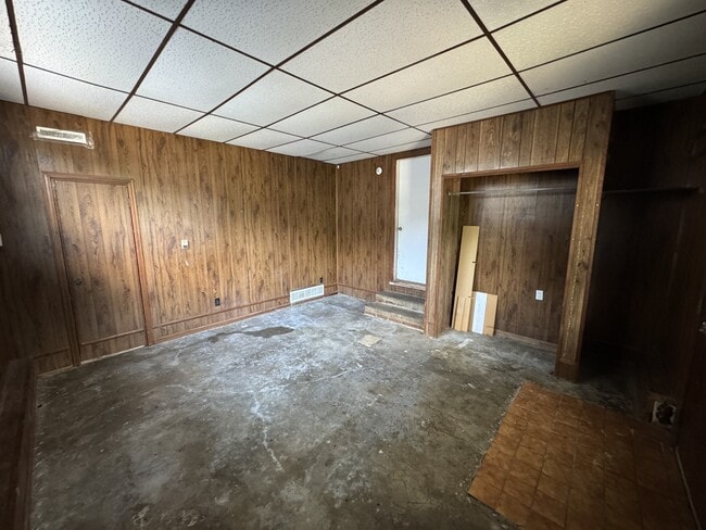 Building Photo - 804 E Clark St