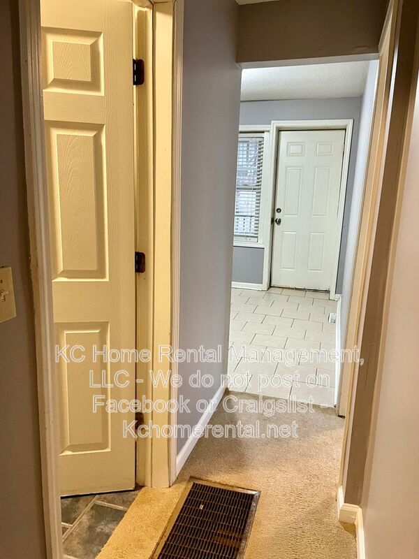 Building Photo - 1108 W 41st Terrace