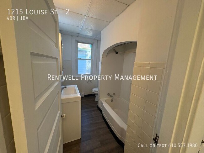 Building Photo - 1215 Louise St