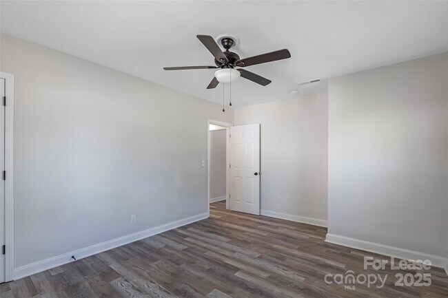 Building Photo - 2237 Ashley Rd