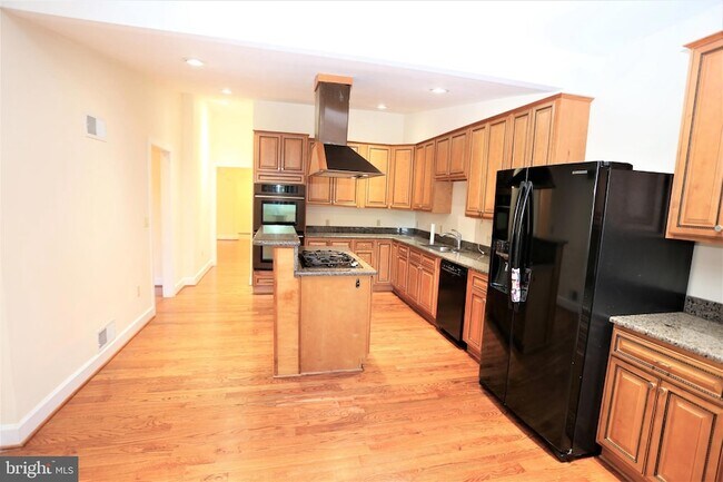 Building Photo - 9705 Fernwood Rd