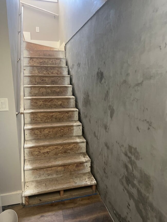 Building Photo - Charming Two bedroom Home