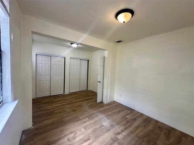 Building Photo - 651 NE Waldo Rd