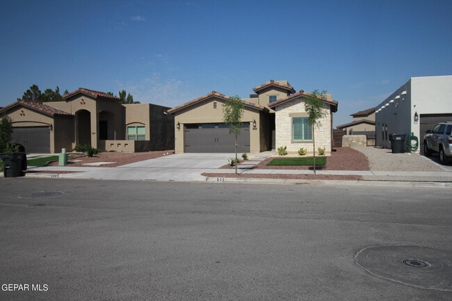 Building Photo - 509 Cedarwood Ave