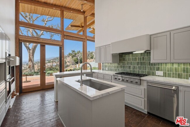 Building Photo - 3909 Sierks Way