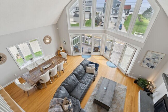 Building Photo - 572 Ocean Ave