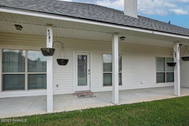 Building Photo - 106 Farmers Market Dr