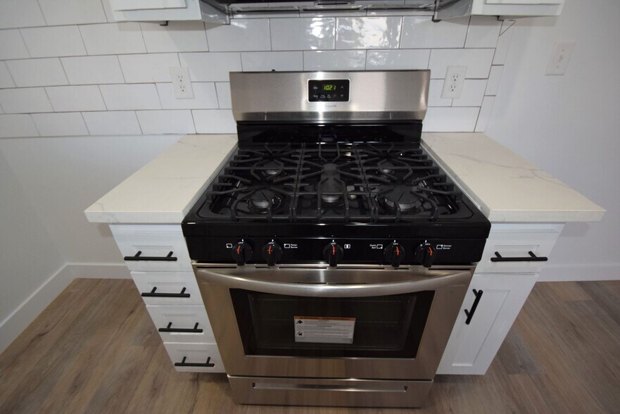 Building Photo - 12249 Oxnard St