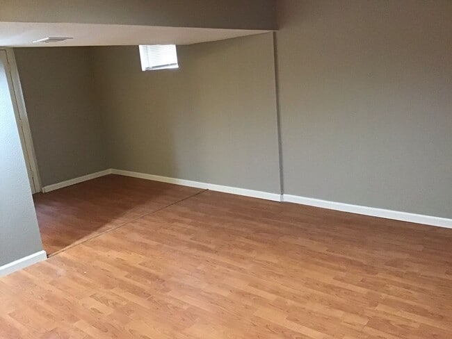 Building Photo - April Move-Ins – Reserve Now! 3 bed, 2 bath