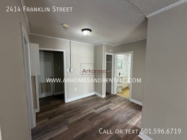 Building Photo - 2414 Franklin St