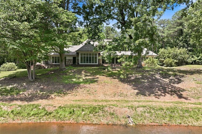Building Photo - 3735 Smithtown Rd