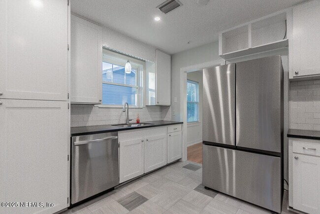 Building Photo - 3620 Myra St