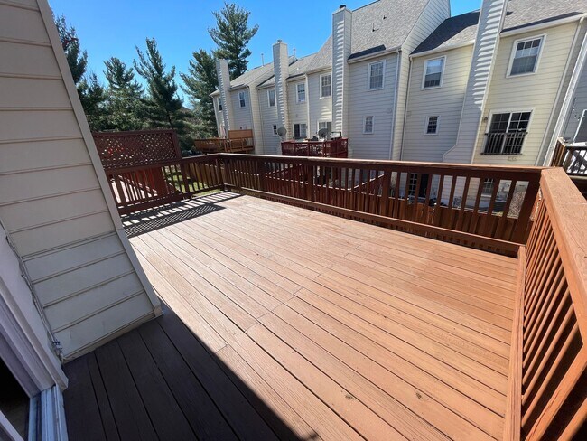 Building Photo - Luxurious And Spacious 3 Bed 2 Bath Brick Townhouse In Tysons Station