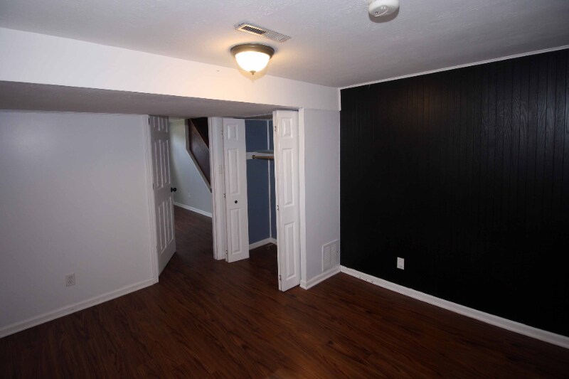 Building Photo - 106 N 1st St