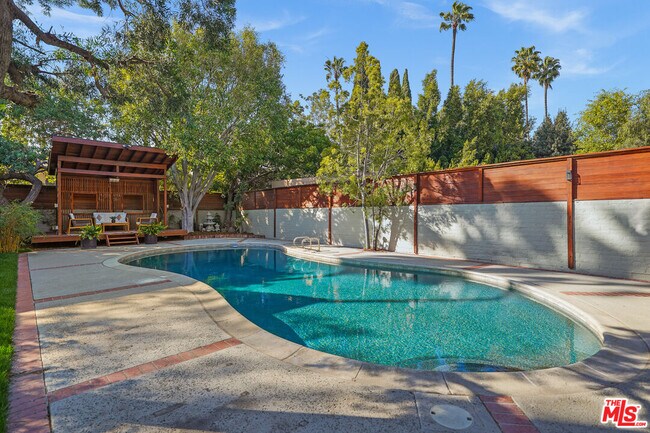 Building Photo - 665 McCadden Pl