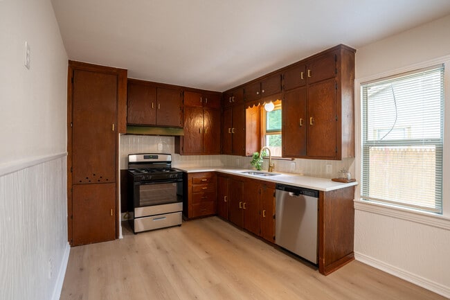 Building Photo - 3808 33rd St