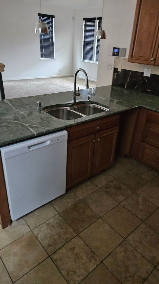 Building Photo - Hawaiian