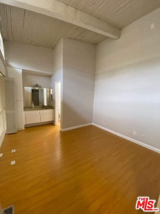 Building Photo - 5460 White Oak Ave
