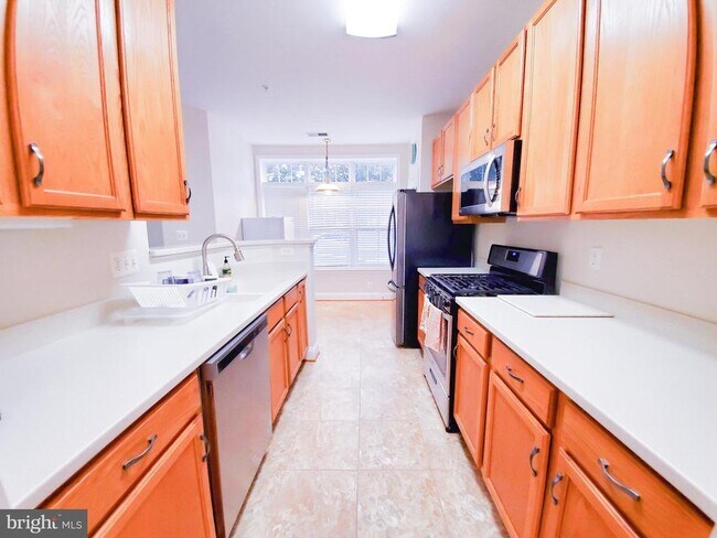 Building Photo - 2115 Ganton Green