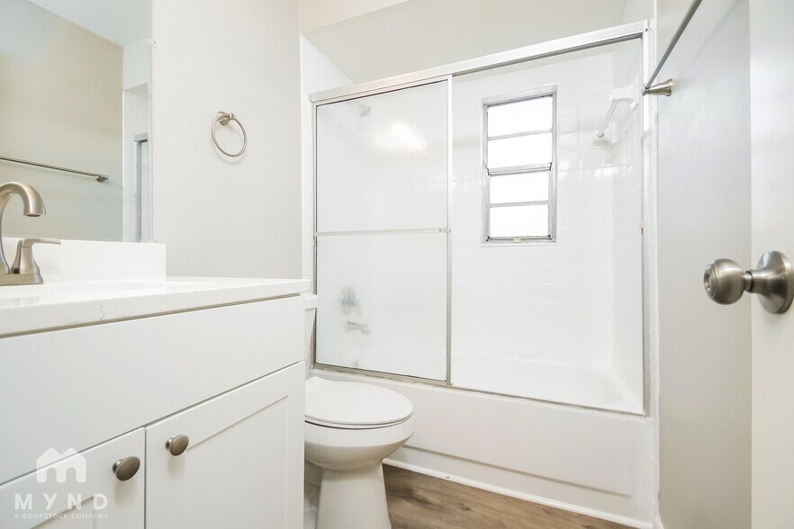Building Photo - 3929 Oak Hammock Dr