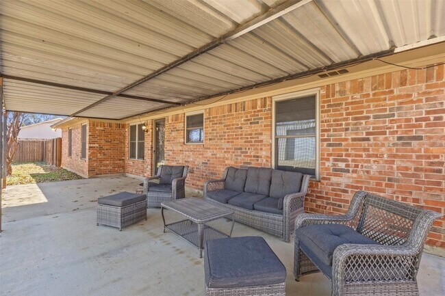 Building Photo - 403 Carolota Ln