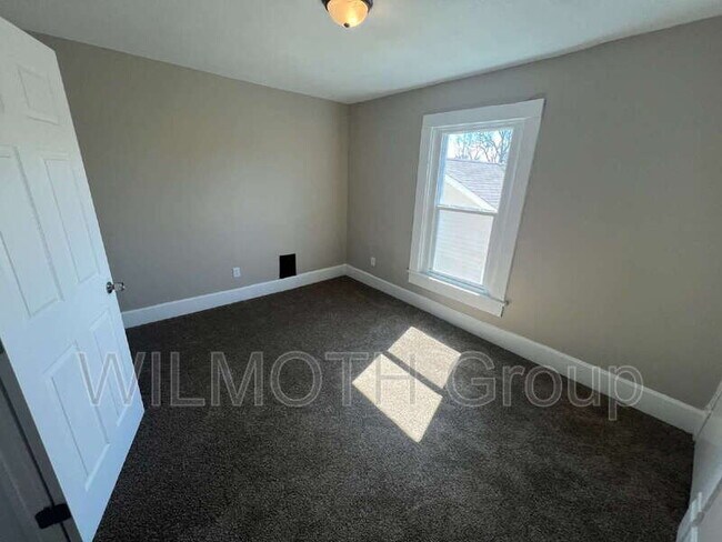 Building Photo - 3236 Graceland Ave