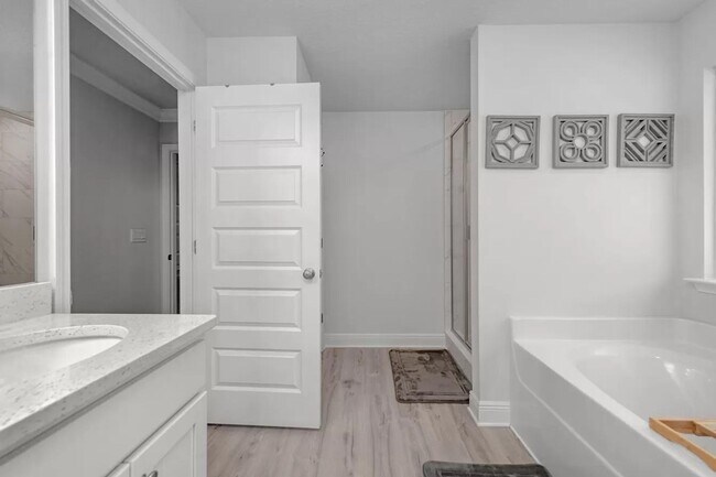 Building Photo - Three Bedroom Two and a half Bath In Hammock Oaks