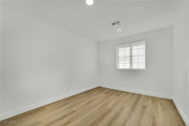 Building Photo - 2812 Waterview Dr