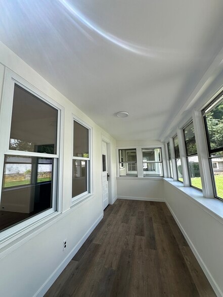 Private back entrance offering added tenant privacy - 7 Buxton Ct