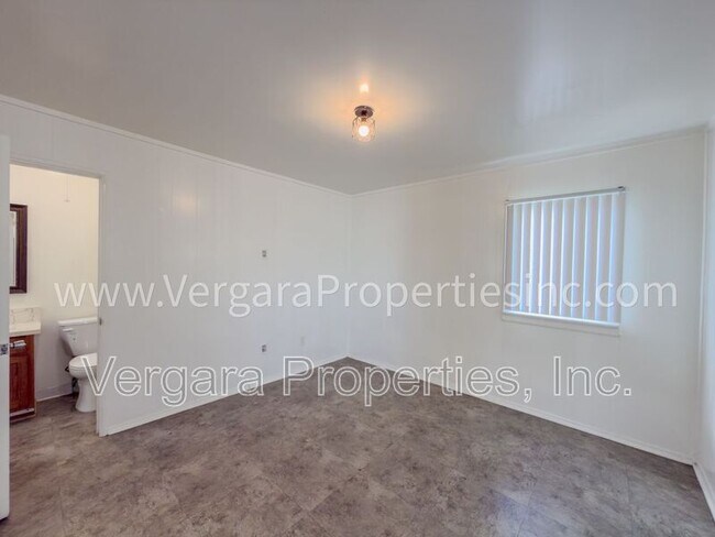 Building Photo - 13505 Mariposa Ave
