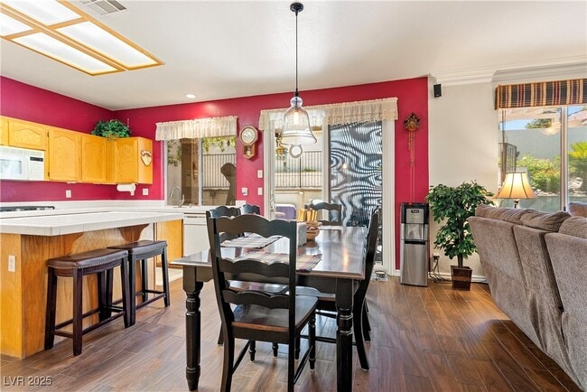 Building Photo - 1870 Desert Forest Way