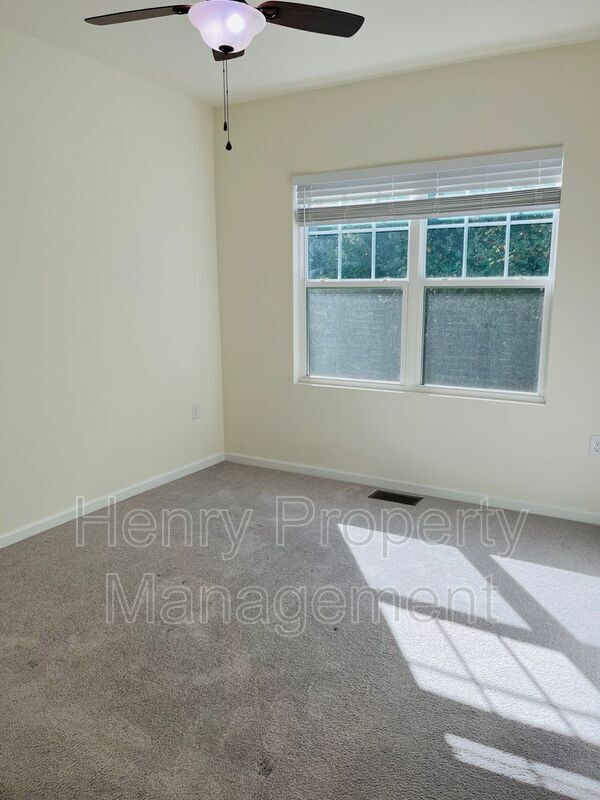 Building Photo - 1018 Brightskies St