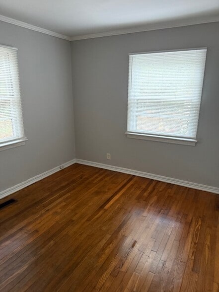 Building Photo - 310 Crosby Cir