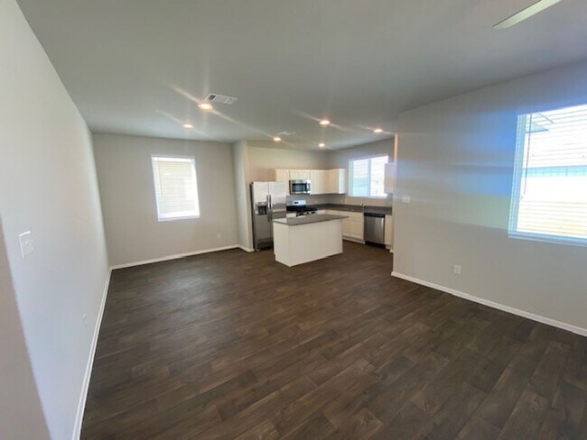 Building Photo - Brand New 4 Bed 2.5 Bath House with Large ...