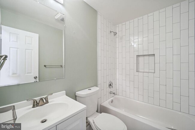 Building Photo - 9708 Glen View Dr