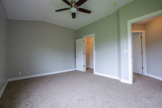 Building Photo - 3 Bedroom / 2 Bath Near Lake Cunningham!