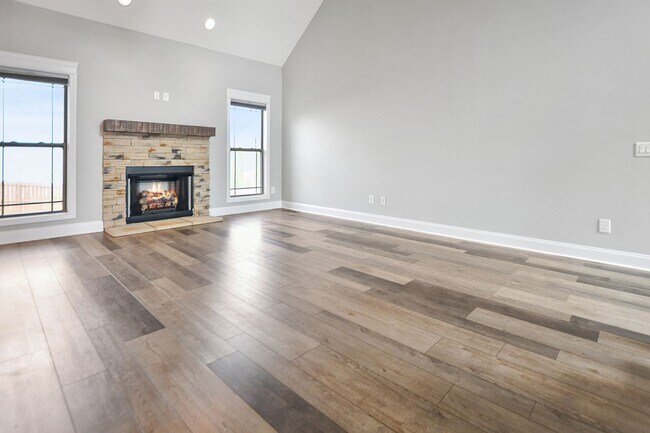 Building Photo - Pet Friendly Three Bedroom with Bonus!