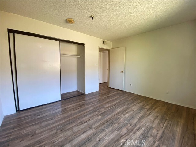 Building Photo - 987 E Del Mar Blvd
