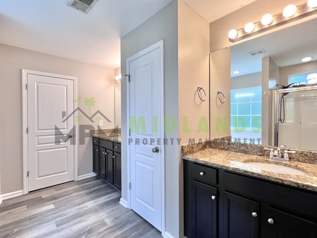 Building Photo - 464 Edenhall Dr