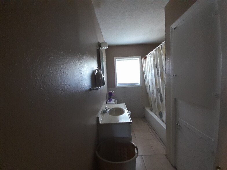 Bathroom - 302 Pecan Dr