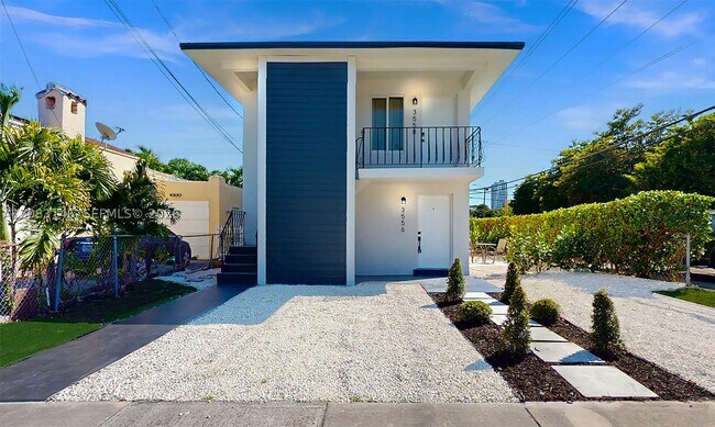 Building Photo - 3558 SW 26th St