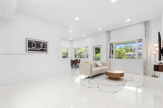 Building Photo - 1581 Normandy Dr