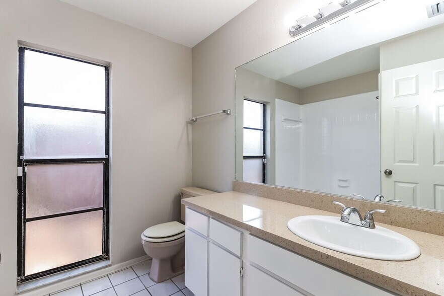Building Photo - 3610 Fairway Forest Dr