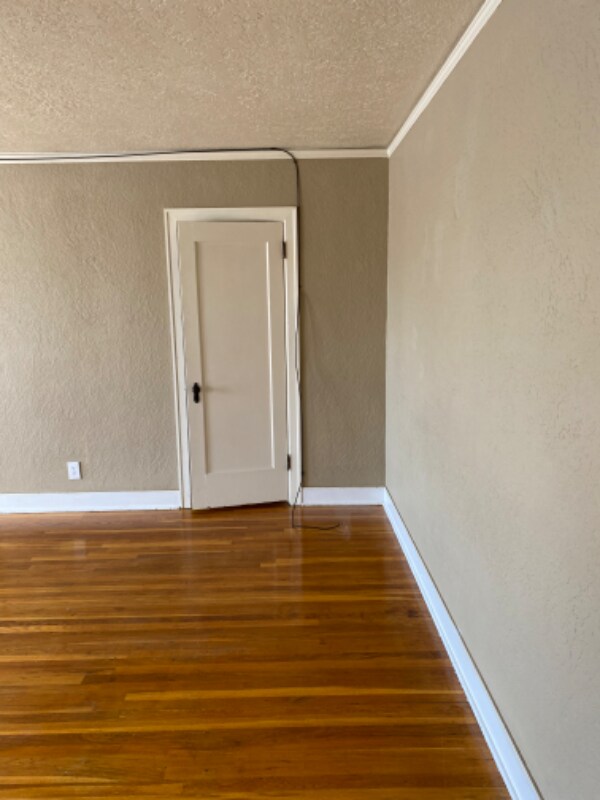 Building Photo - 203 NE Birch St