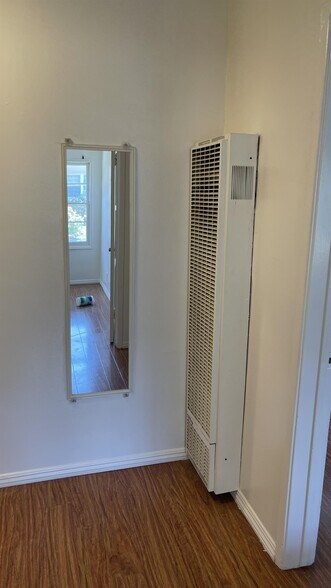 Building Photo - 2477 Silver Lake Blvd