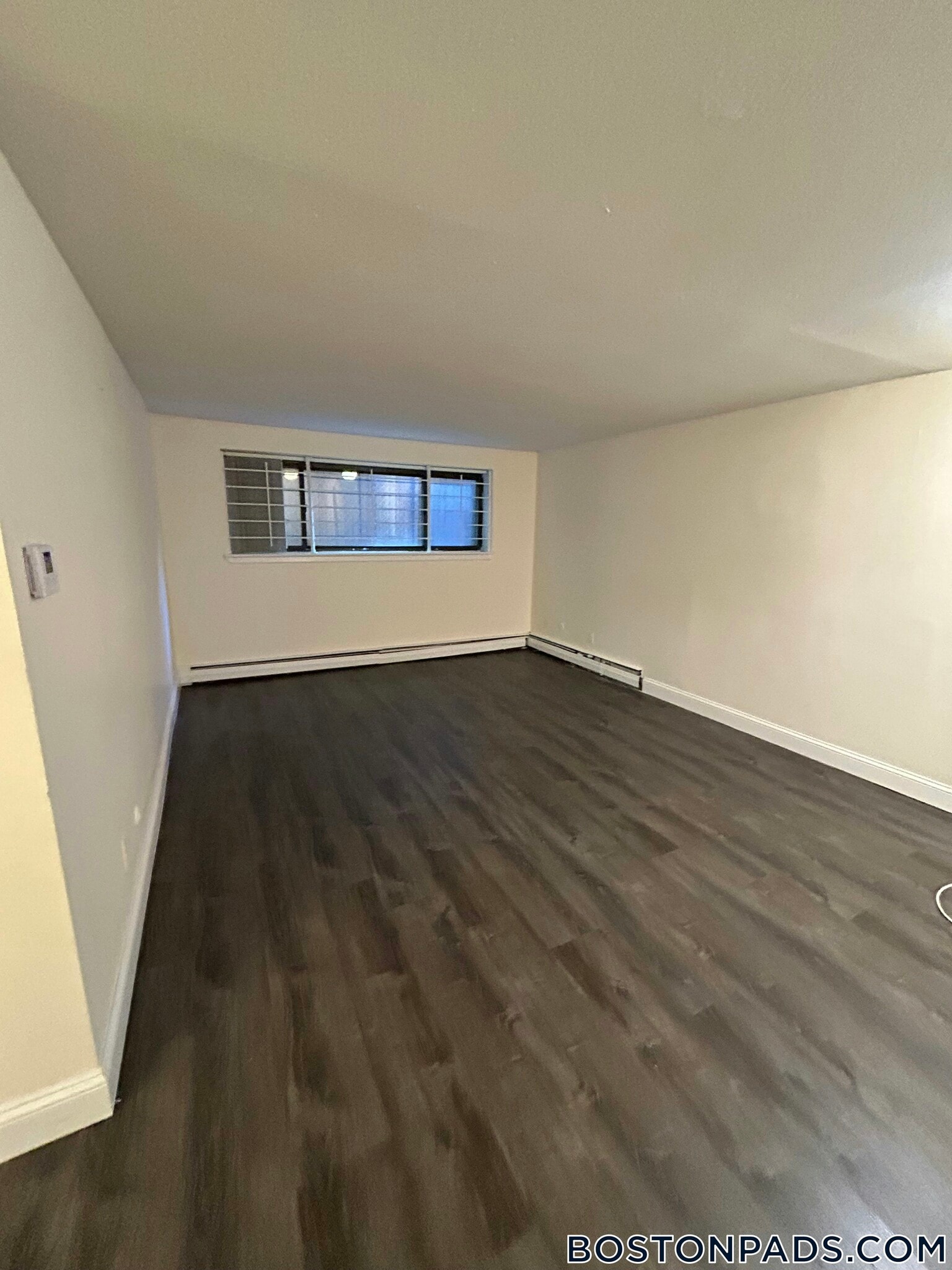 Building Photo - 122 Dustin St