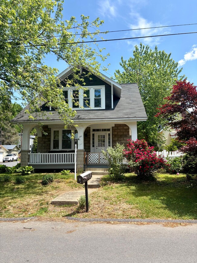 Building Photo - 101 Roselawn Ave